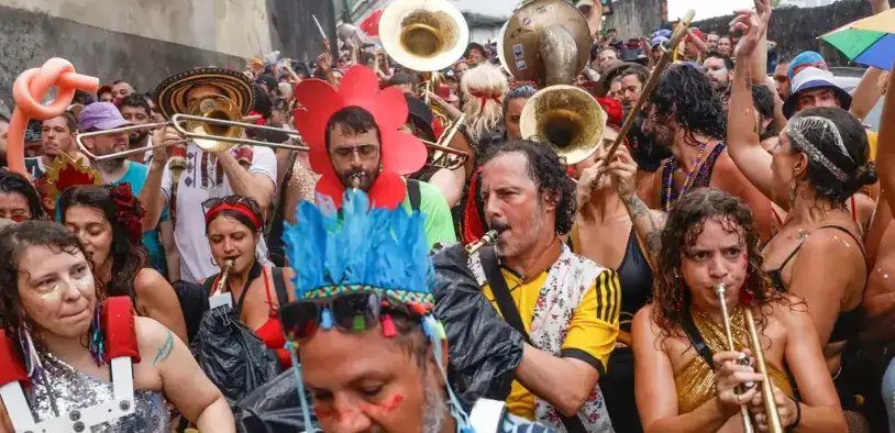 Carnaval gera renda extra: pequenos negócios lucram na folia - Imagem do artigo original
